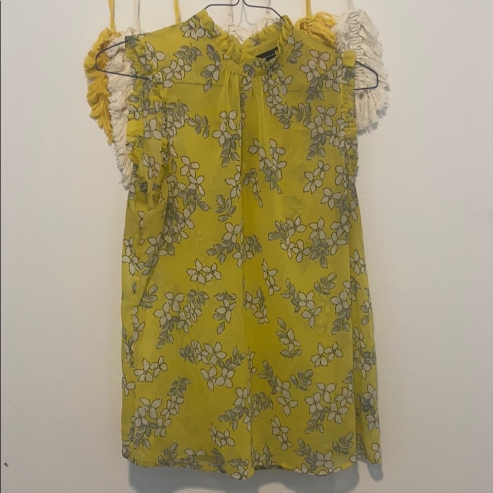 Sleeveless shirt